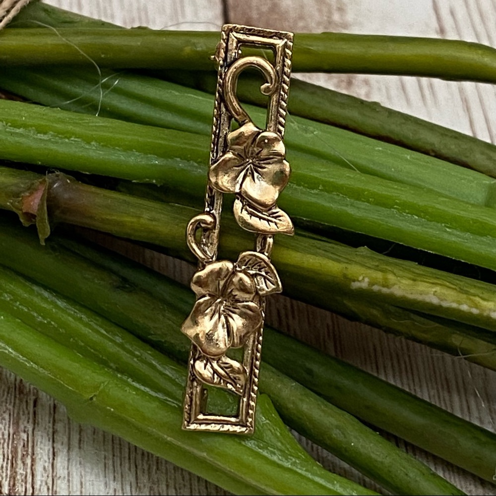 Vintage AVON Gold-tone Flower Small Pin Brooch